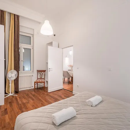 Unique In By Cavaland *